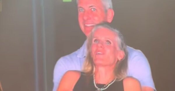 Скандал на концерті Coldplay змусив директора IT-компанії піти у відставку