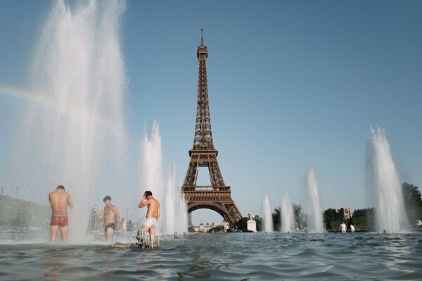 Спека, пожежі та град: Європу охопили стихійні лиха через зміни клімату