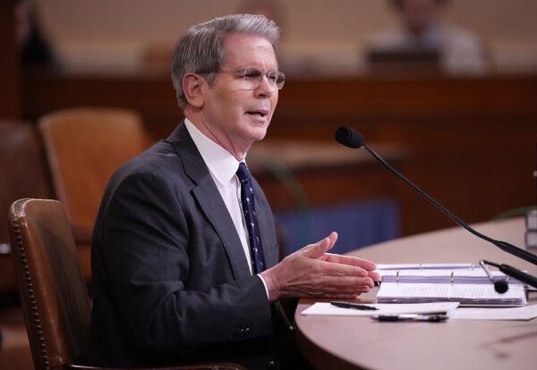 США пригрозили Китаю введенням 100% мита через закупівлю російської нафти