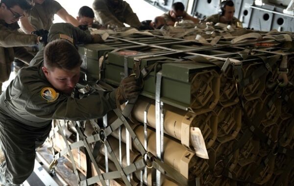 США продадуть Україні два пакета зброї