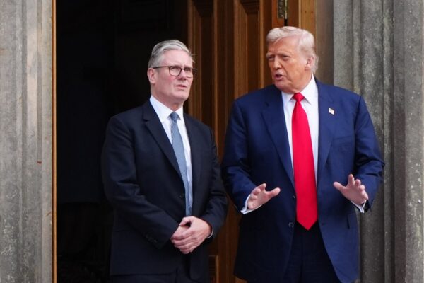 Стармер у розмові з Трампом обурився голодом у Газі