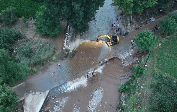 У Китаї через потужні зливи десятки загиблих