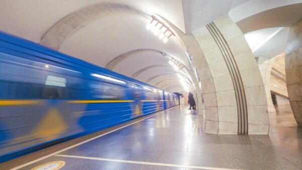 У Києві через підозрілий предмет закривали станцію метро Либідська