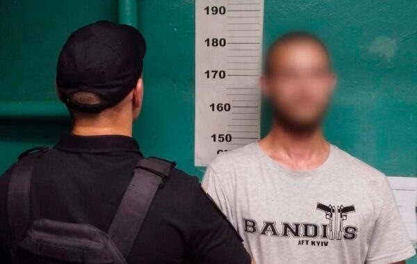 У Києві чоловік п&rsquo;яним на спір катався між вагонами метро