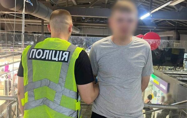 У Києві повідомили про підозру чоловік, який влаштував різанину в ТРЦ