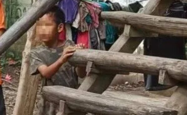 У лісі Таїланду знайшли дитину, яку, ймовірно, виховали тварини