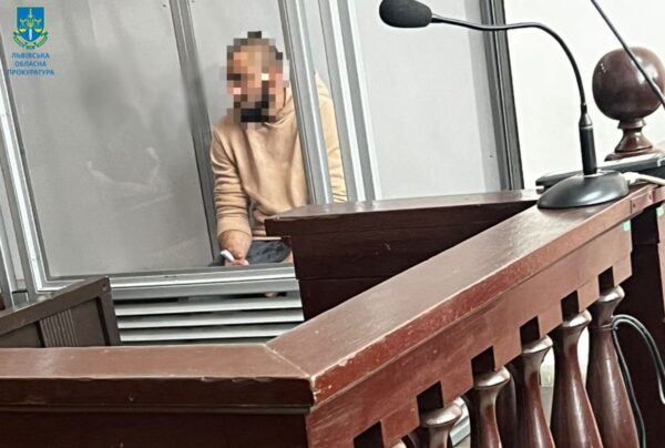 У Львові арештували чоловіка, який порізав дівчинку ножицями