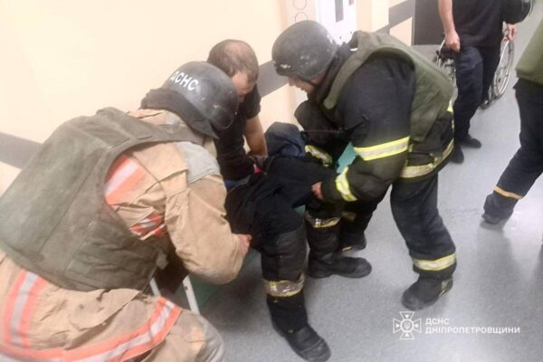У Нікополі росіяни атакували рятувальників: п’ятеро постраждалих