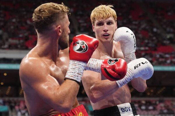 У рамках боксерського шоу українець Лапін здобув важку перемогу: відео