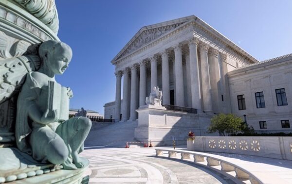 У США суд зупинив дію указу Трампа щодо громадянства за народженням