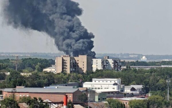 В Ростові на складі спалахнула величезна пожежа