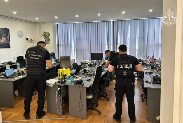 В Україні викрили мережу колцентрів, що обкрадали громадян Чехії