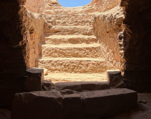 В Єгипті знайшли гробницю з прикрашеним двометровим саркофагом