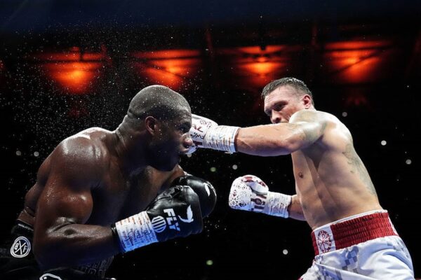 Величина чистого боксу: Усик перевершує свого суперника за кількістю ударів