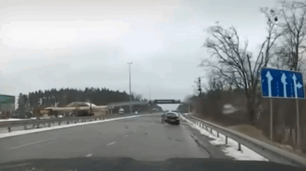 Віддав наказ розстріляти авто з цивільними: офіцер армії РФ отримав підозру