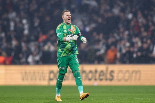 Воротар Бешикташа зухвало пообіцяв “вибити” Шахтар з Ліги Європи