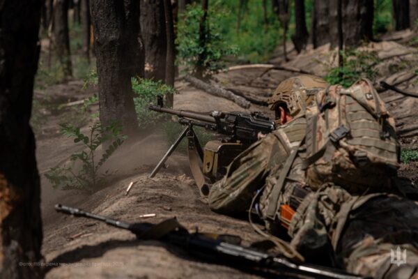 За добу на фронті майже 100 боїв – Генштаб