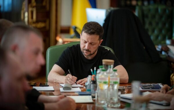 Зеленський підписав три невідкладні закони