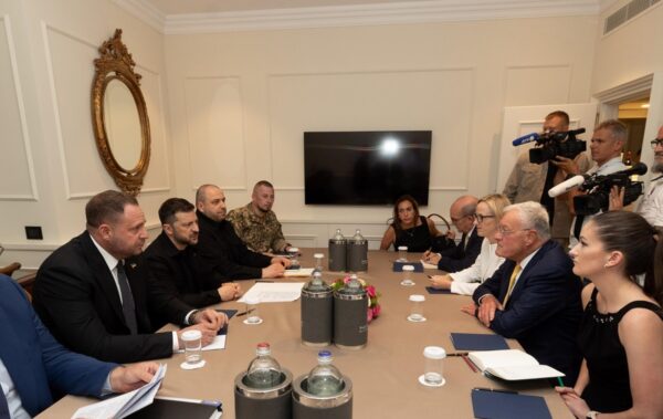 Зеленський розповів про що говорив з Келлогом