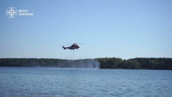 Для ліквідації наслідків удару по столиці залучалась авіація ДСНС України