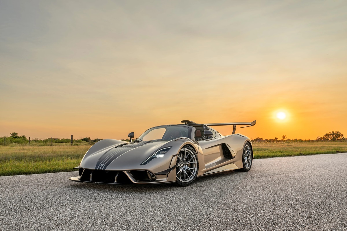 Авто новини - Американська Hennessey представила гіперкар Venom F5 Revolution LF