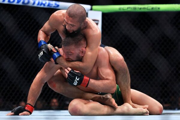 Чимаєв здолав Дю Плессі та здобув титул UFC