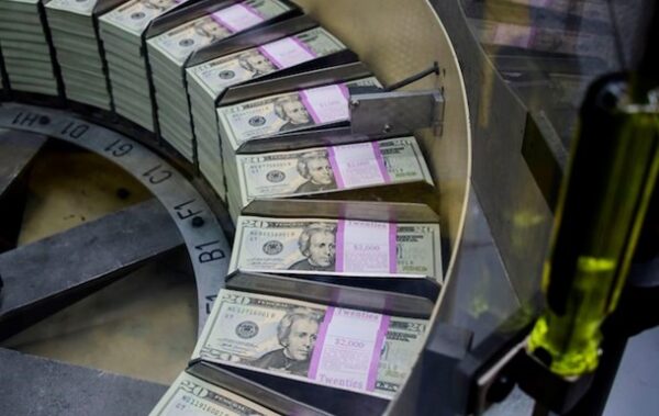 Чому знизились міжнародні резерви України