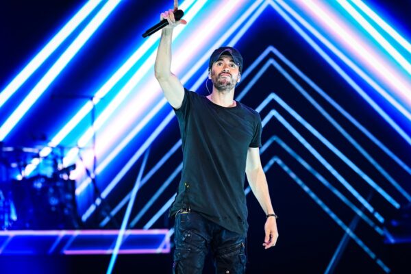 Енріке Іглесіас з дружиною чекають на поповнення