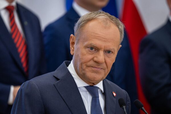 “Ідіоти і агенти”. Туск висилає півсотні українців