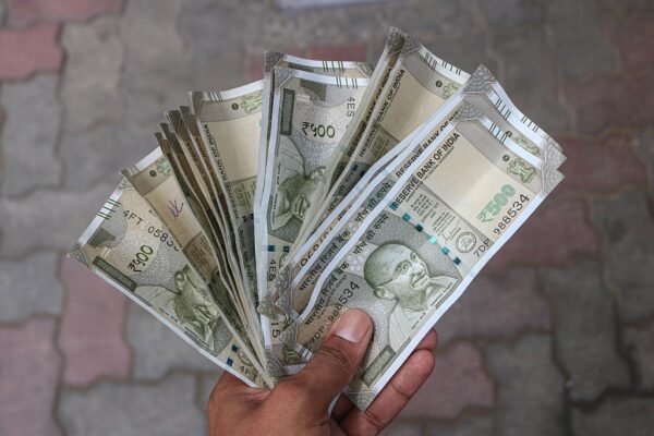 Індійська рупія зафіксувала найгірше падіння за пів року