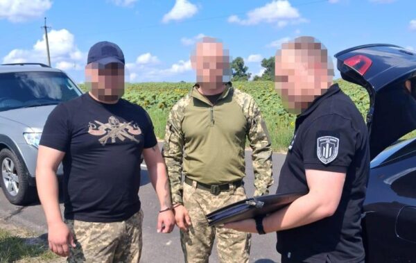 На Чернігівщині військовий за хабар намагався вивести курсанта з частини
