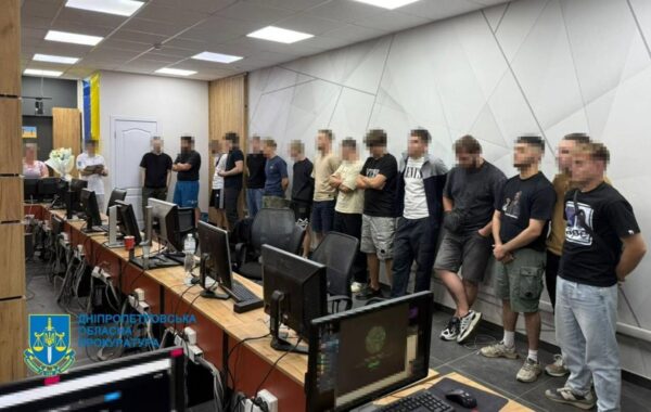 На Дніпропетровщині викрили 31 шахрайський кол-центр