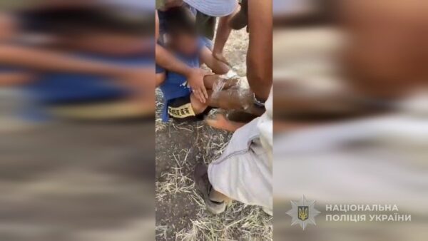 На Одещині група людей зв’язала і катувала підлітка