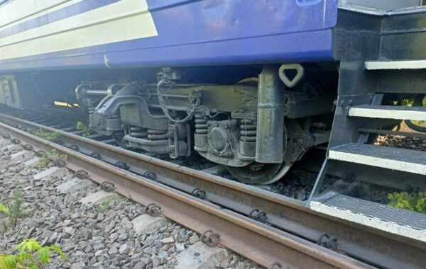 На Закарпатті зійшли з рейок три вагони потяга Запоріжжя-Солотвино