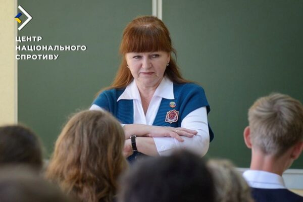 Окупанти вчать освітян “виявляти злочинців” серед дітей – ЦНС