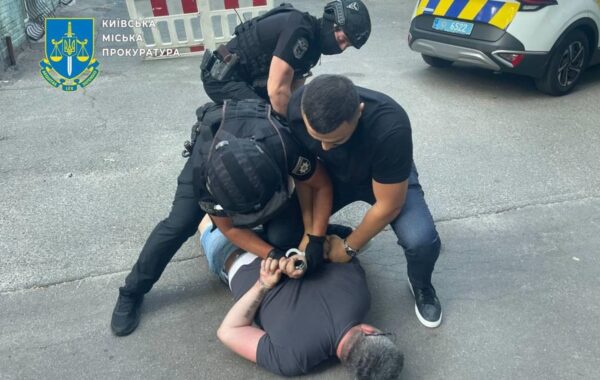 Подружжя киян за 5,6 млн обіцяли змінити статтю затриманому за контрабанду