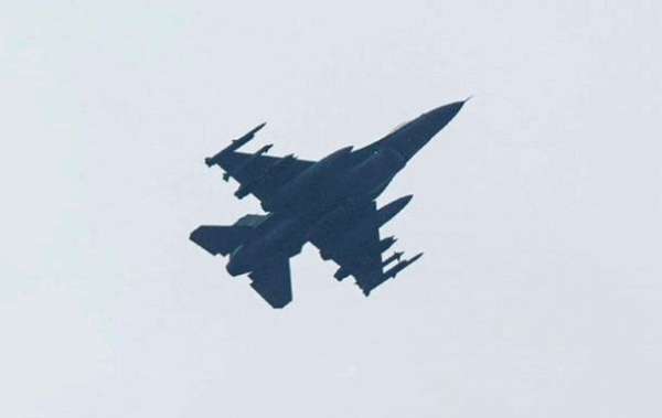 Польща призупинила майже всі польоти винищувачів F-16