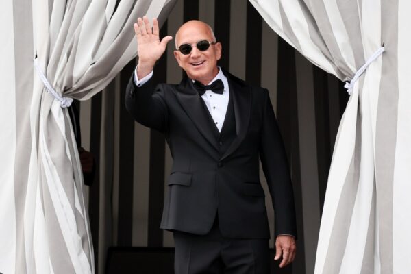 Померла мати Джеффа Безоса