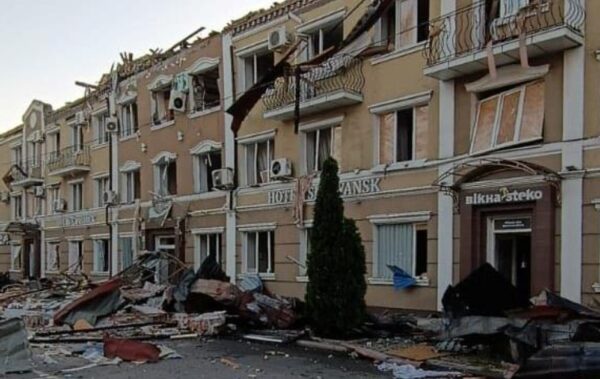 Росіяни атакували центр Слов&rsquo;янська: пошкоджена візитівка міста