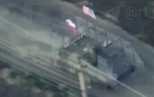 Росіяни показали “трофейний” БТР з прапором США