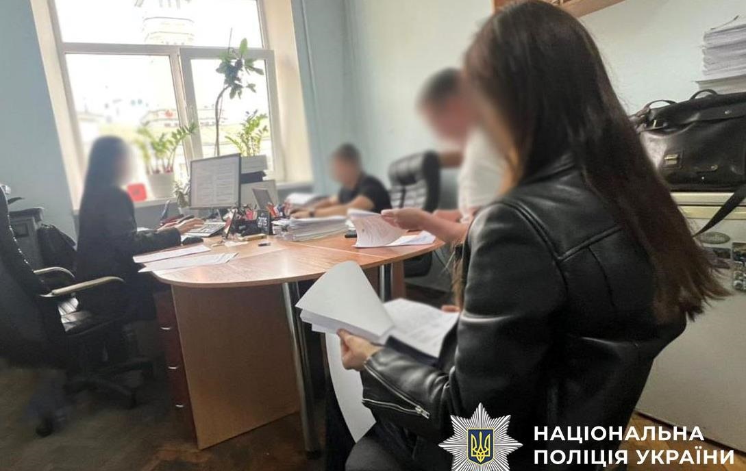 Новини Києва - Судитимуть нотаріуса, яка з-за кордону через подругу вела бізнес в Україні