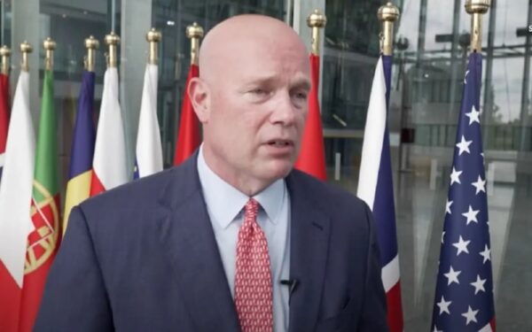 Трамп підштовхує РФ до угоди з Києвом – посол НАТО