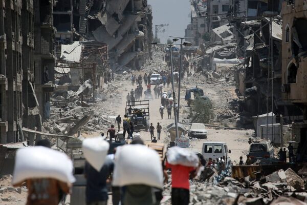 У Газі вантажівкі з гумдопомогою перекинулися на натовп: 20 загиблих