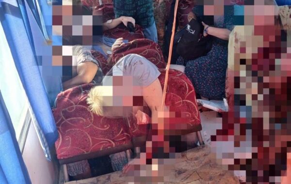 У Херсоні дрон РФ атакував автобус, багато жертв