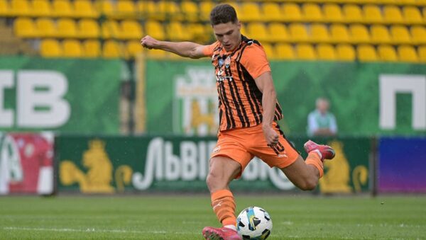 У матчі Шахтаря з Вересом ровенські фани поспівчували втраті батька гравцем