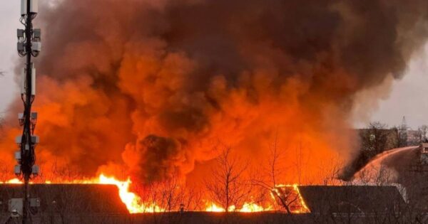 У Москві масштабна пожежа: горять склади і кафе