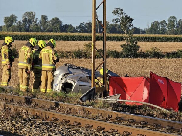У Польщі авто зіткнулося з потягом, загинув поліцейський