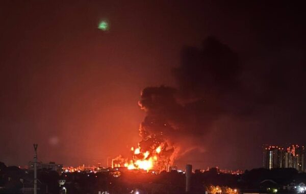 У РФ палають два НПЗ &ndash; соцмережі