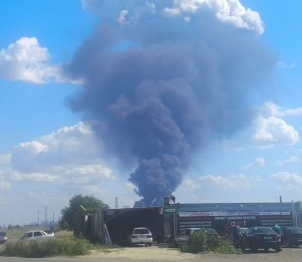 У російському місті повідомляють про пожежу в районі НПЗ