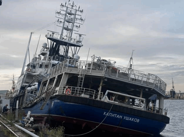 У Санкт-Петербурзі затонув буксир Капітан Ушаков